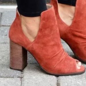 KRISTIN CAVALLARI X CHINESE LAUNDRY RUST SUEDE LASH BOOTIE Sz 5.5